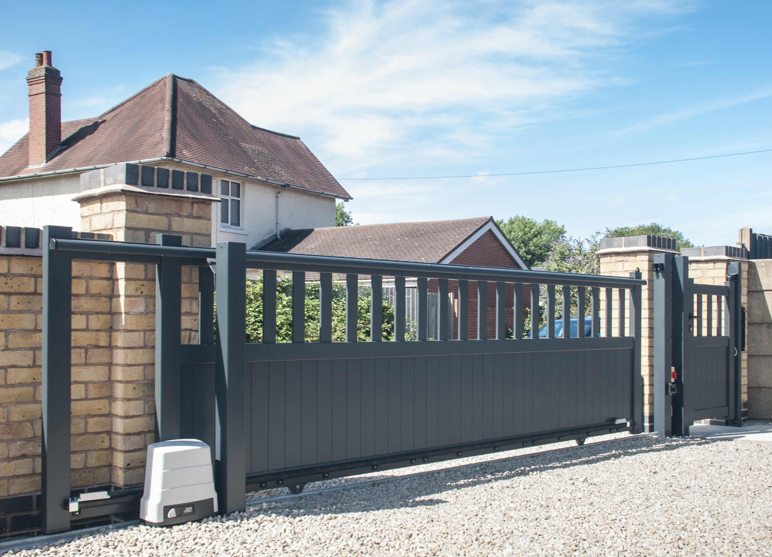 Sliding gate installation